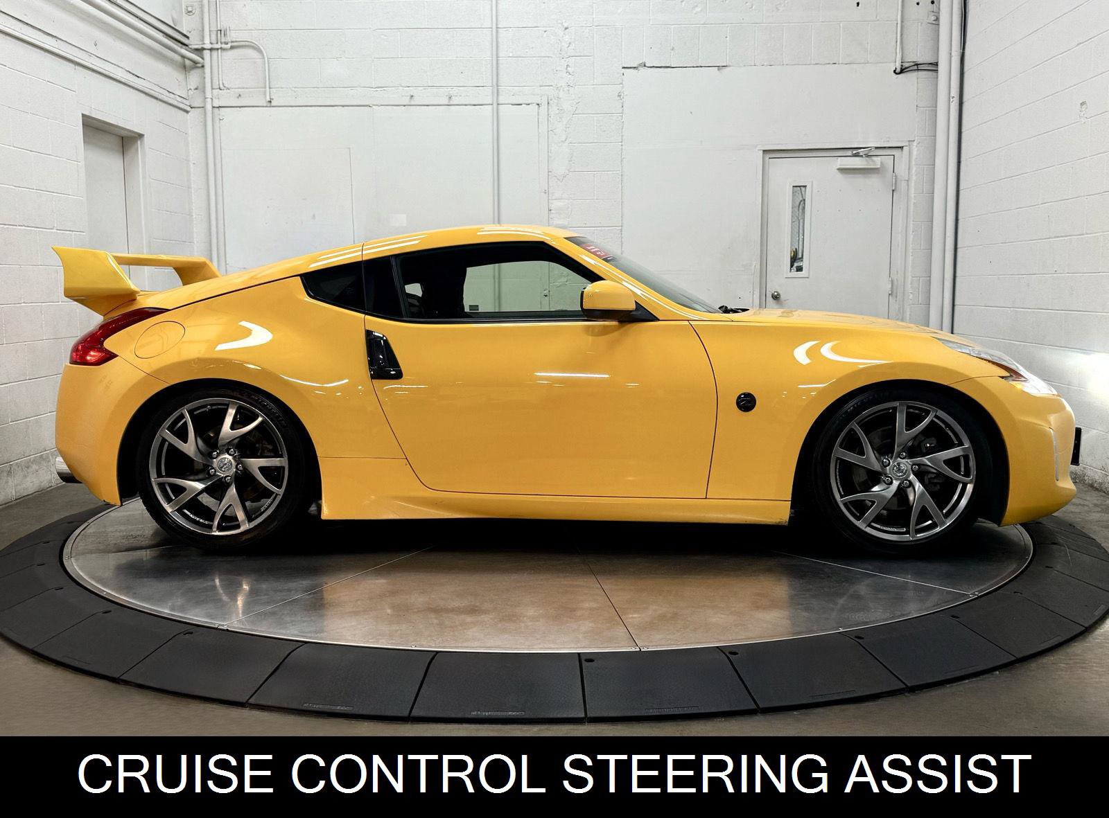 Used 2017 Nissan 370Z Coupe RWD image 9