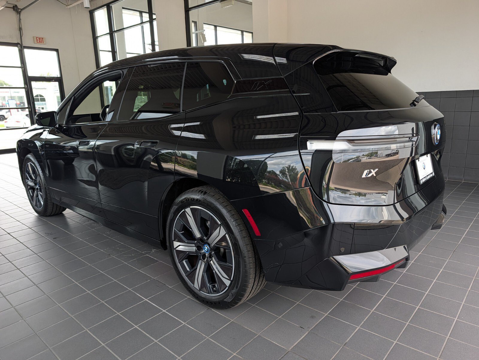Certified 2024 BMW iX xDrive50 w/ Sport Package AWD/4WD image 6
