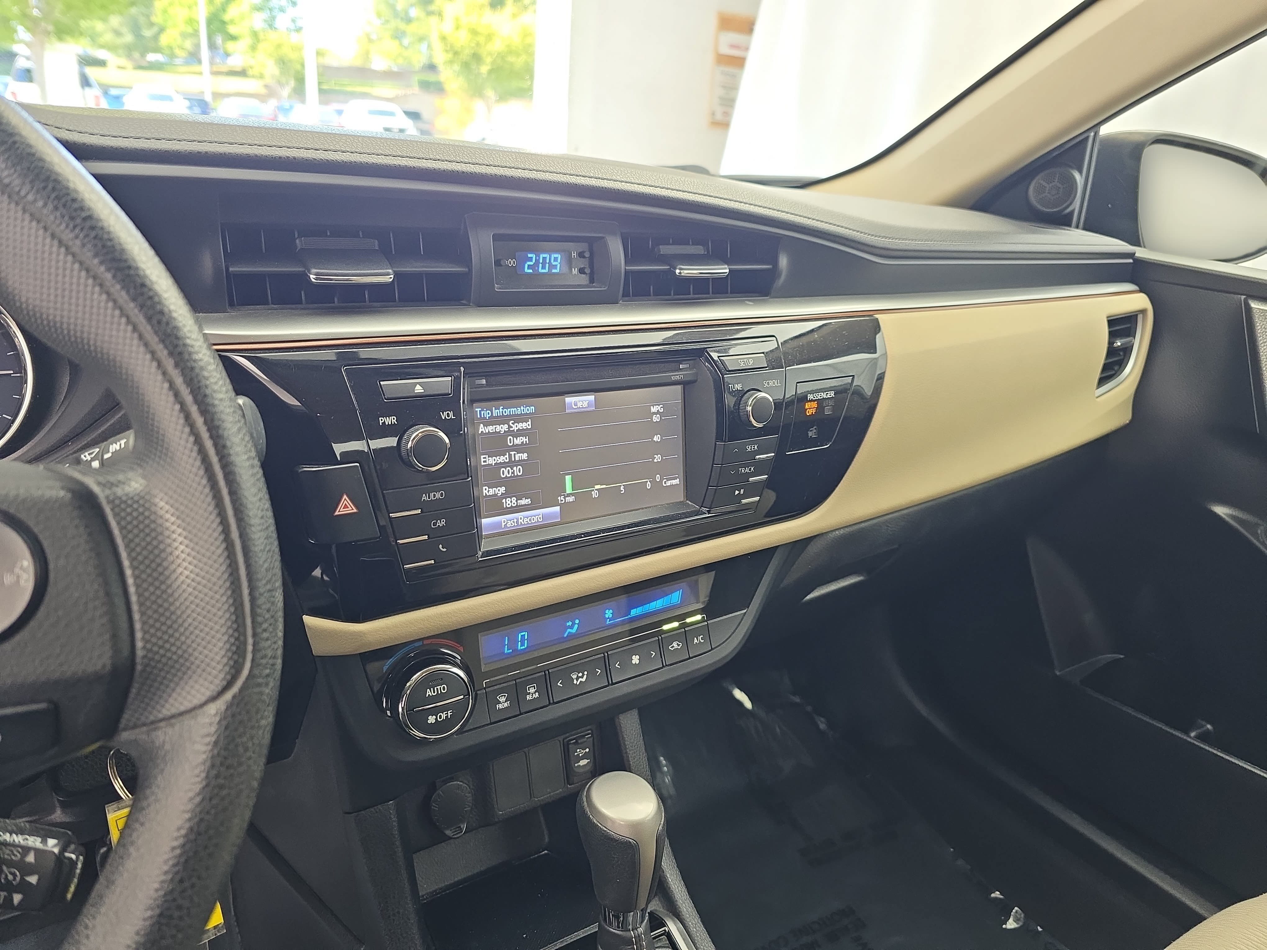 Used 2016 Toyota Corolla LE FWD image 19