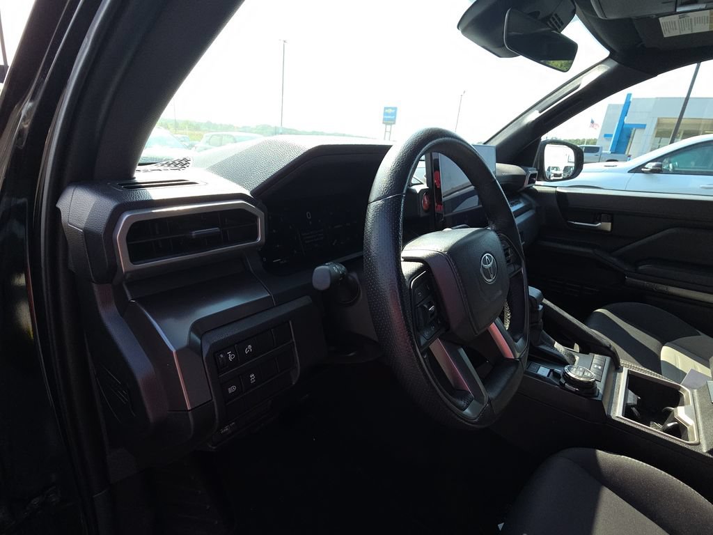 Used 2025 Toyota Tacoma TRD Off-Road AWD/4WD image 16