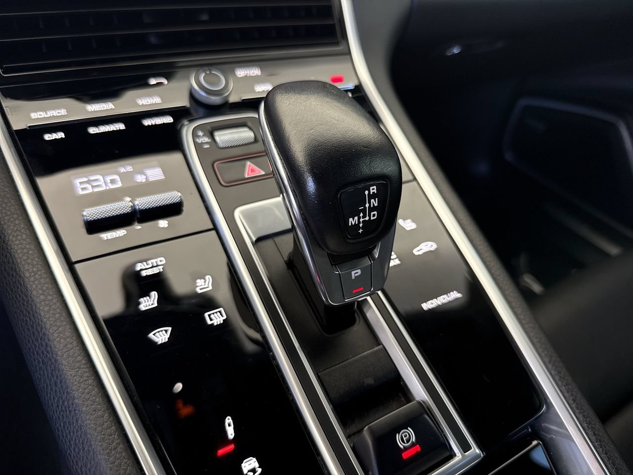 Used 2019 Porsche Panamera 4 w/ Premium Package Plus AWD/4WD image 16