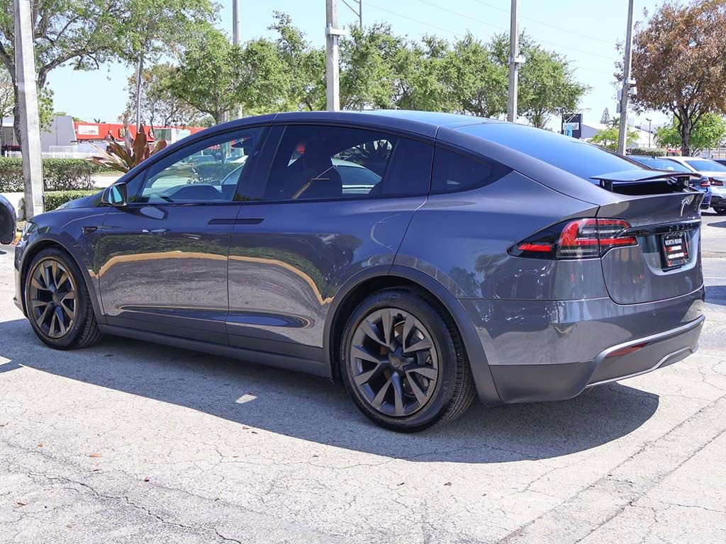 Used 2022 Tesla Model X Plaid image 9