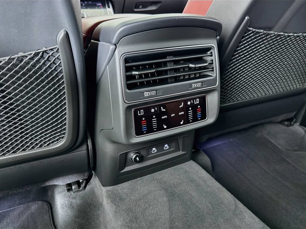 Used 2023 Audi SQ8 Prestige AWD/4WD image 16