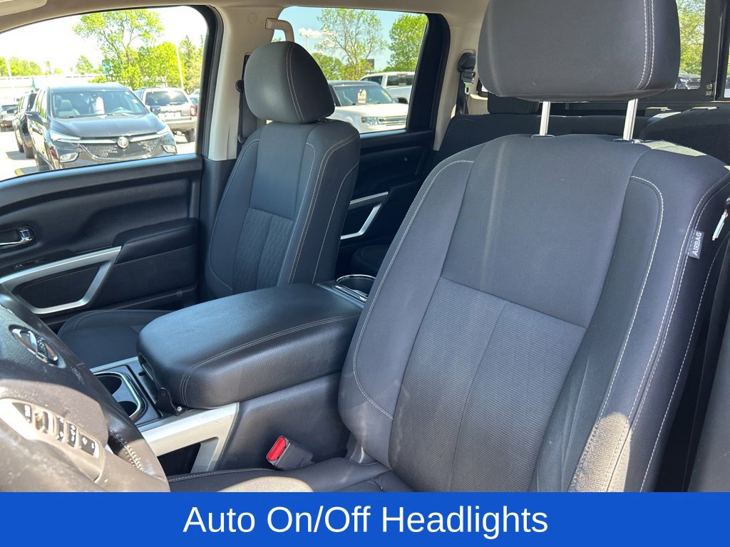 Used 2018 Nissan Titan SV w/ SV Convenience Package AWD/4WD image 14