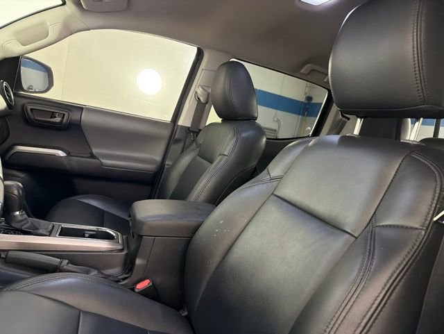Used 2018 Toyota Tacoma SR5 AWD/4WD image 11