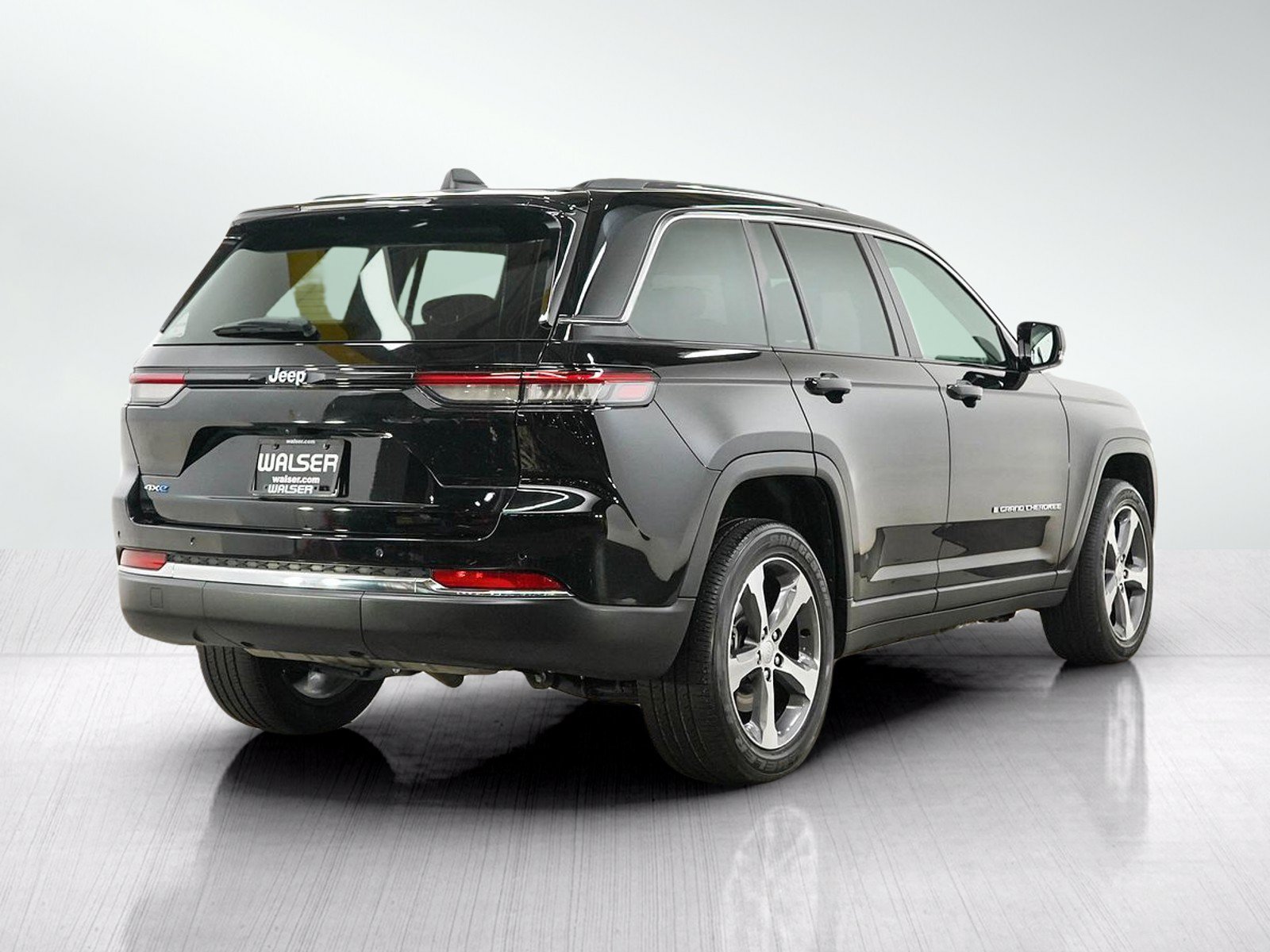 Used 2024 Jeep Grand Cherokee Limited 4xe AWD/4WD image 5