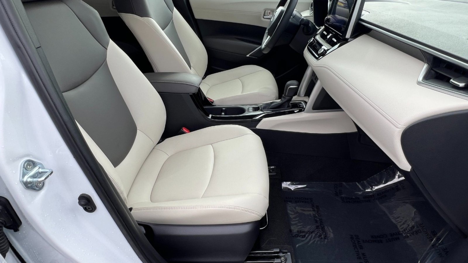 Used 2023 Toyota Corolla Cross XLE w/ Convenience Package image 30