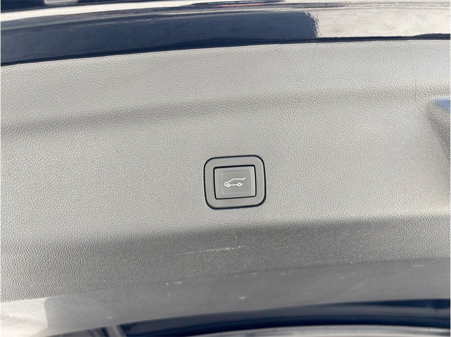 Used 2022 Cadillac Escalade Luxury RWD image 54