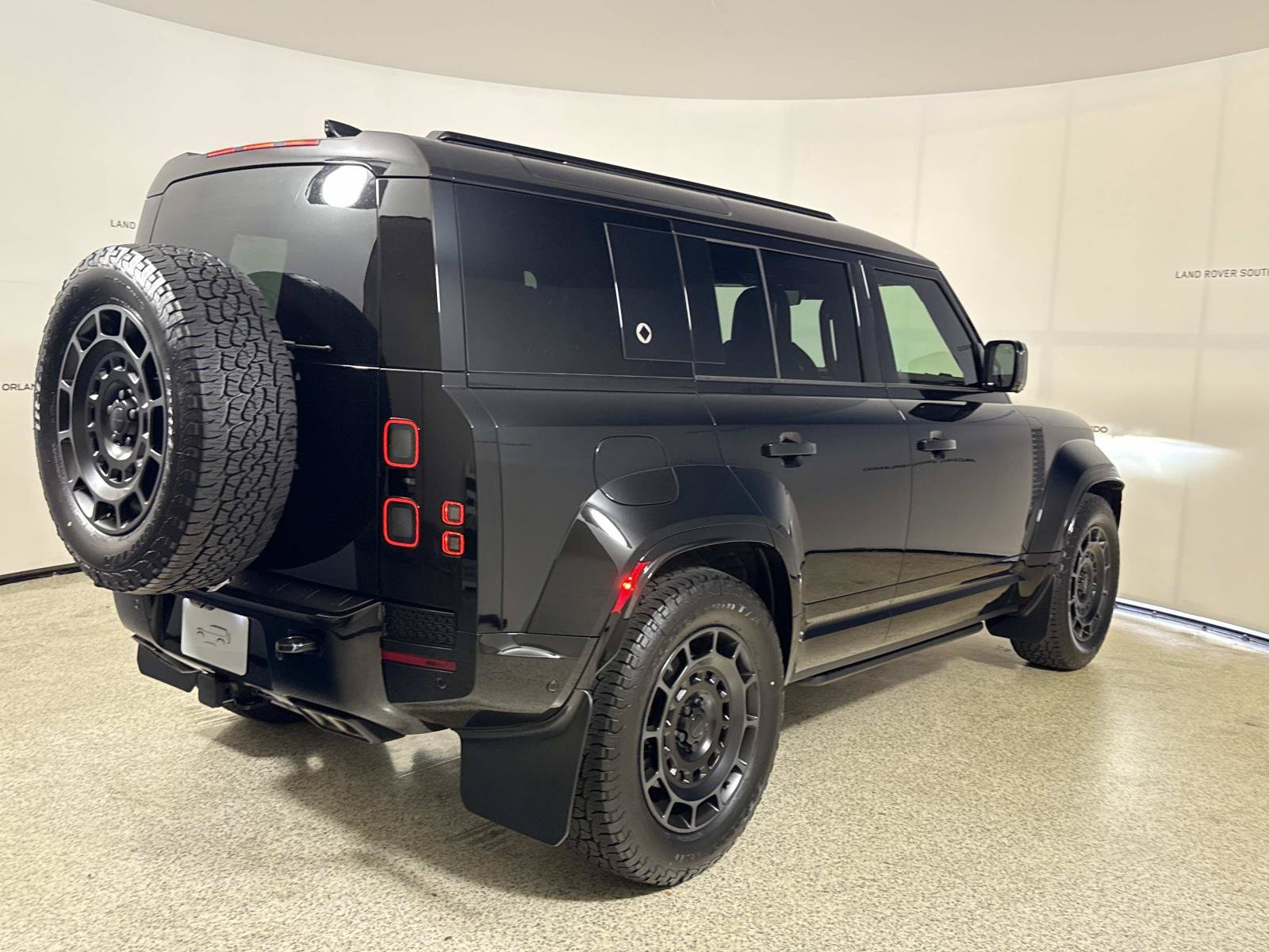 New 2026 Land Rover Defender 110 OCTA AWD/4WD image 5