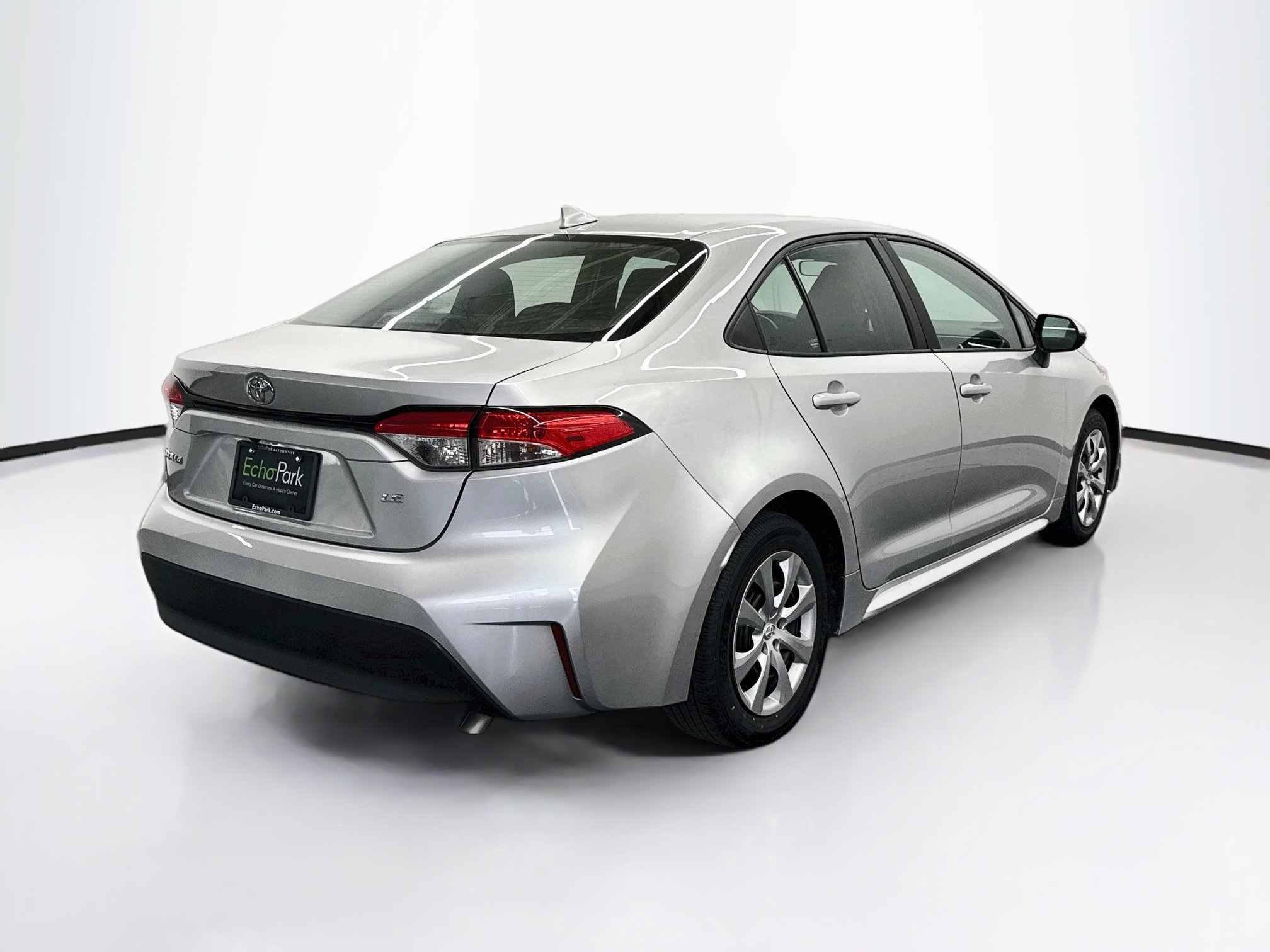 Used 2025 Toyota Corolla LE FWD image 9