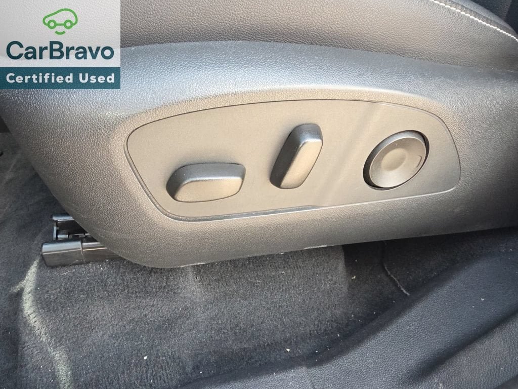 Used 2025 Chevrolet Traverse LT FWD image 11