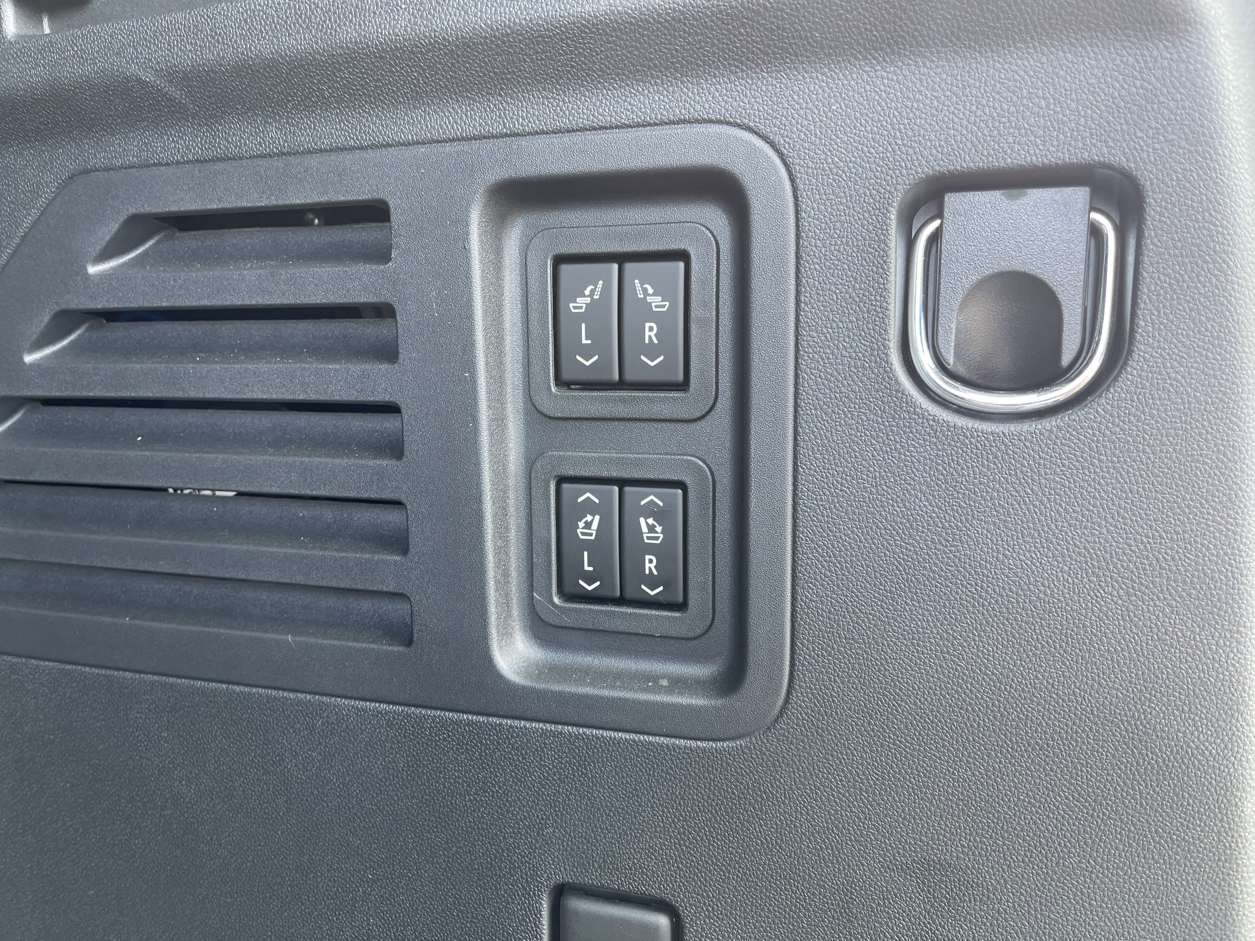 Used 2024 Chevrolet Traverse RS image 49