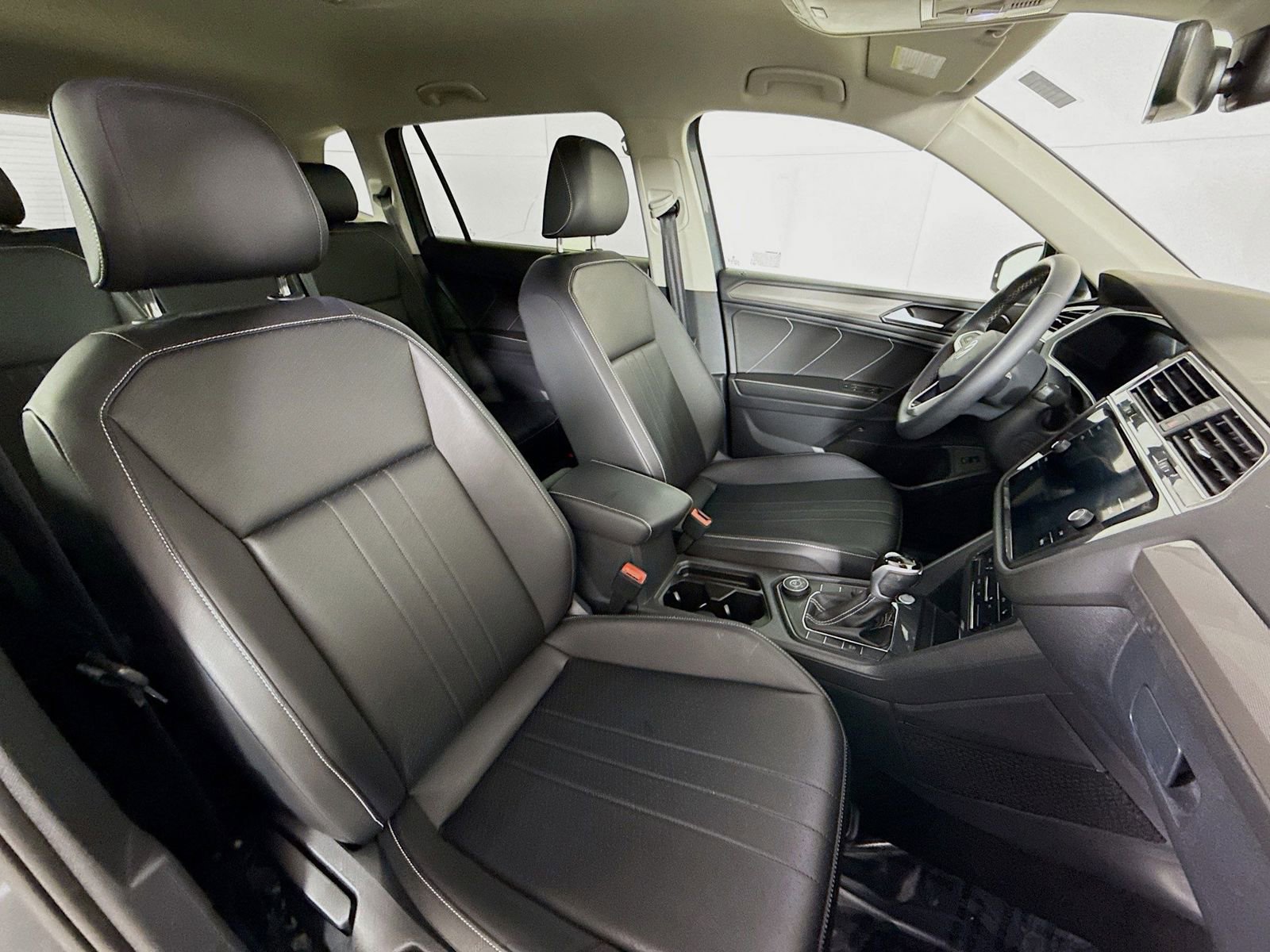 Certified 2024 Volkswagen Tiguan SE AWD/4WD image 26