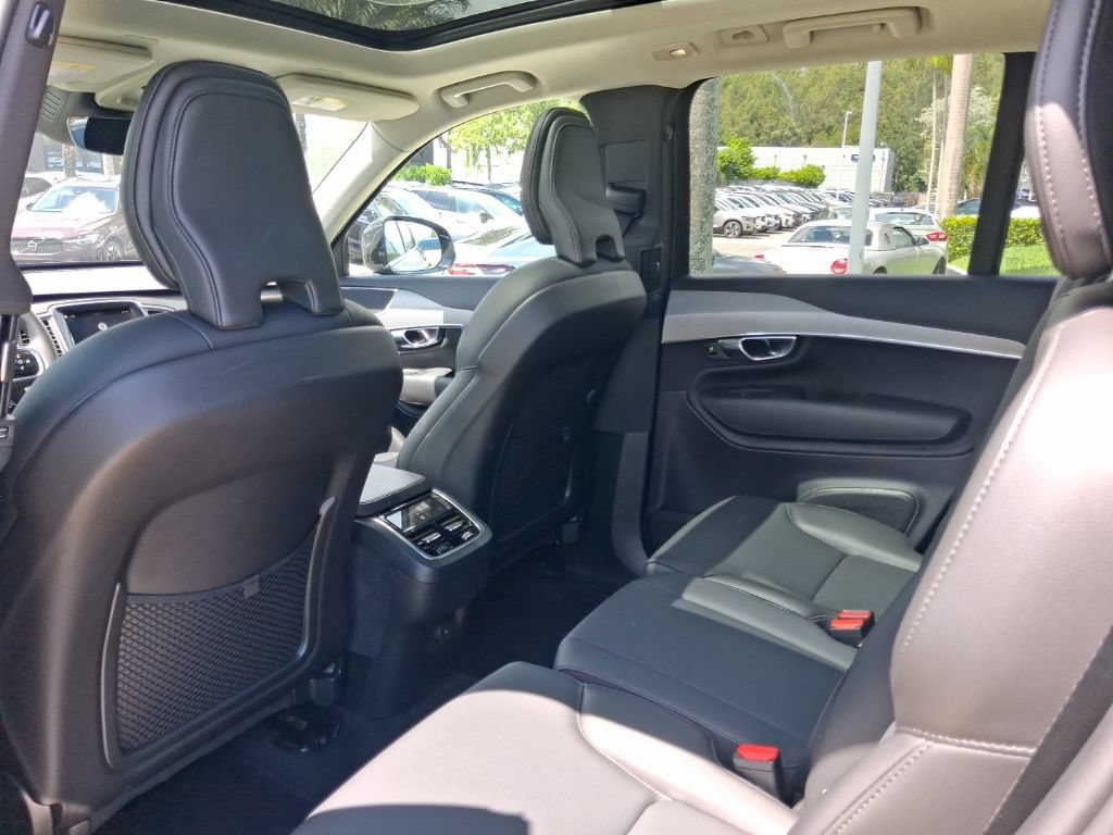 Certified 2025 Volvo XC90 B5 Core w/ Protection Package Premier AWD/4WD image 7