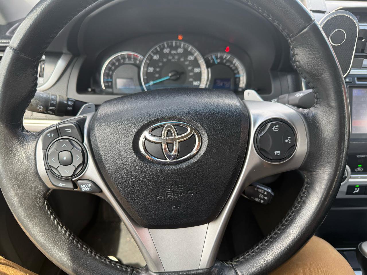 Used 2012 Toyota Camry SE w/ Leather Pkg FWD image 12