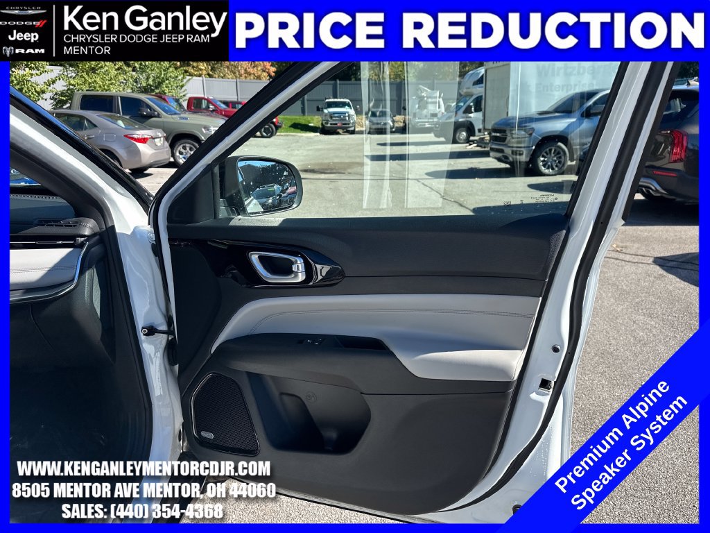 Used 2023 Jeep Compass Limited w/ Sun and Sound Group AWD/4WD image 27
