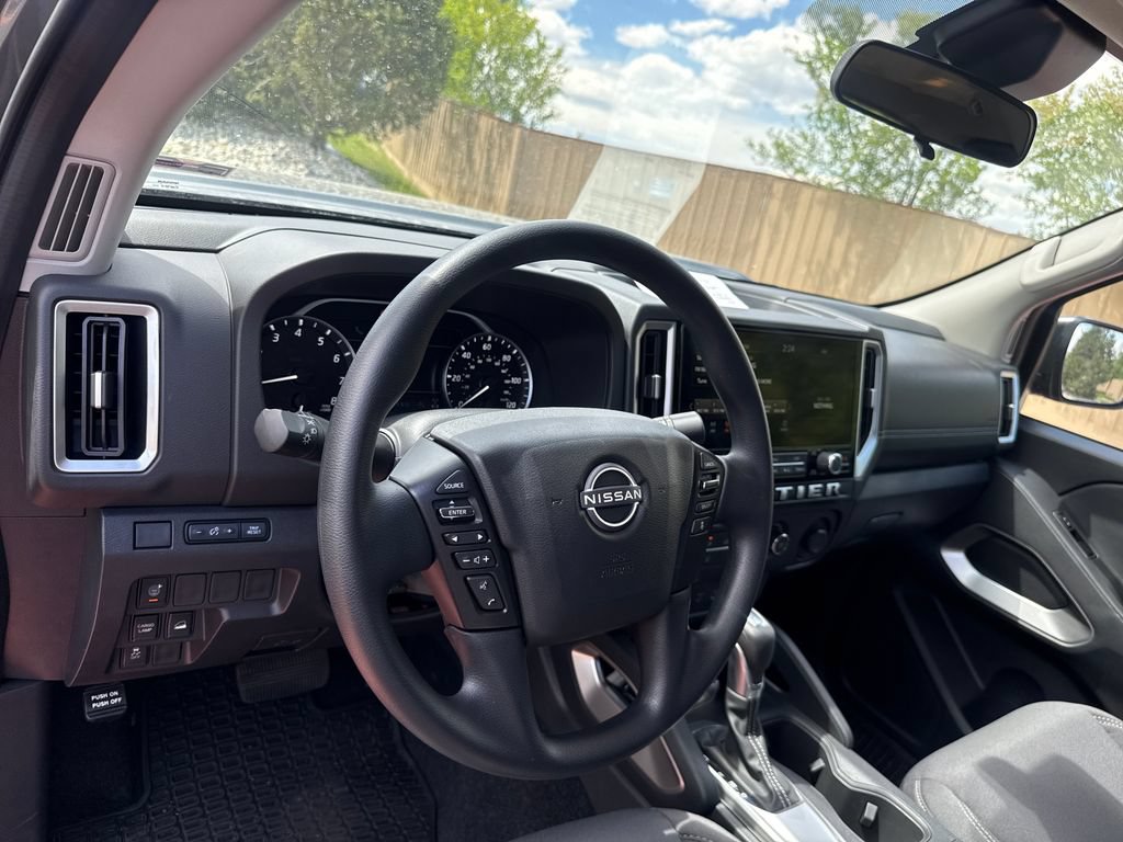 Used 2025 Nissan Frontier SV AWD/4WD image 13