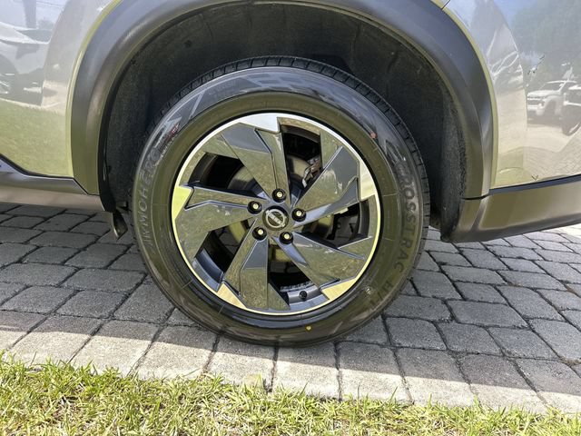 Used 2024 Nissan Rogue SV FWD image 11
