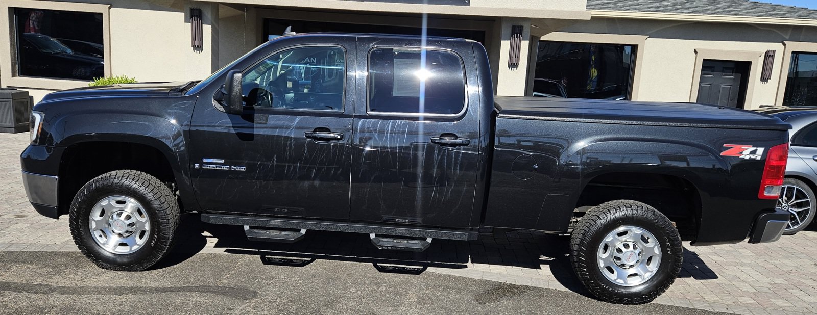 Used 2009 GMC Sierra 2500 SLT w/ SLT Convenience Package AWD/4WD image 3