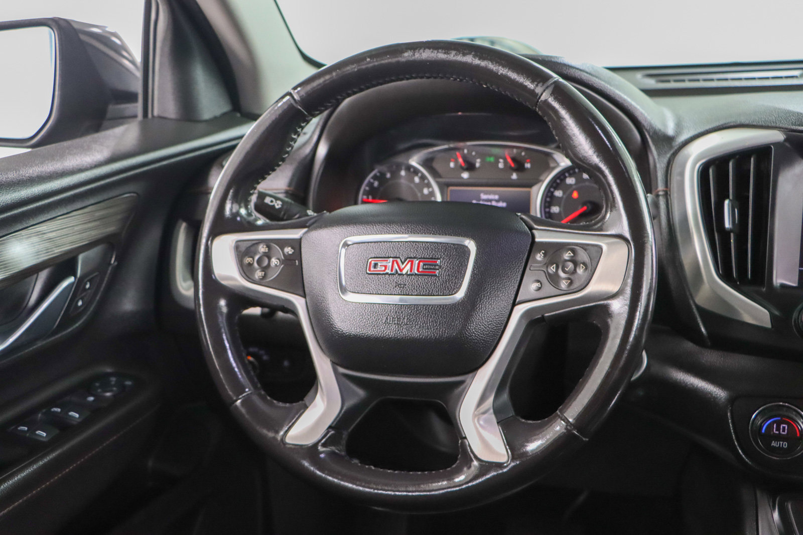 Used 2020 GMC Terrain SLT image 12