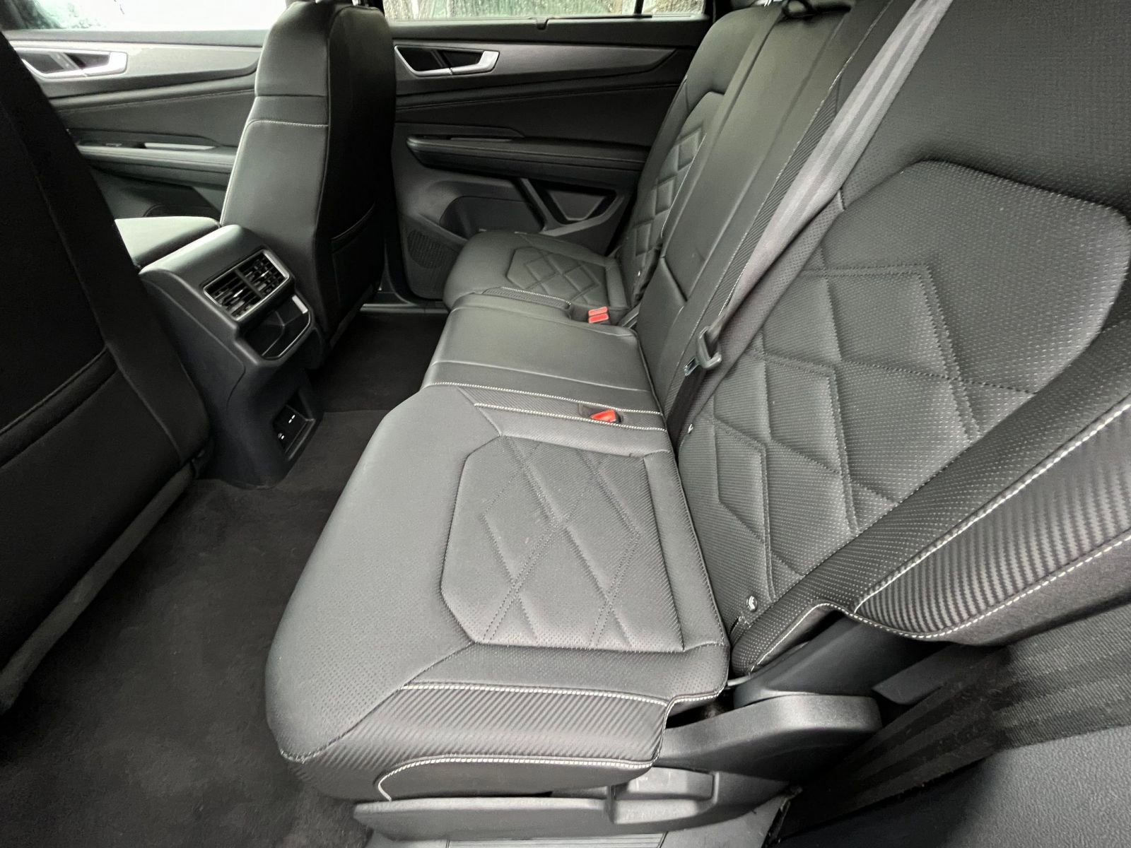 Used 2025 Volkswagen Atlas Cross Sport SE image 25