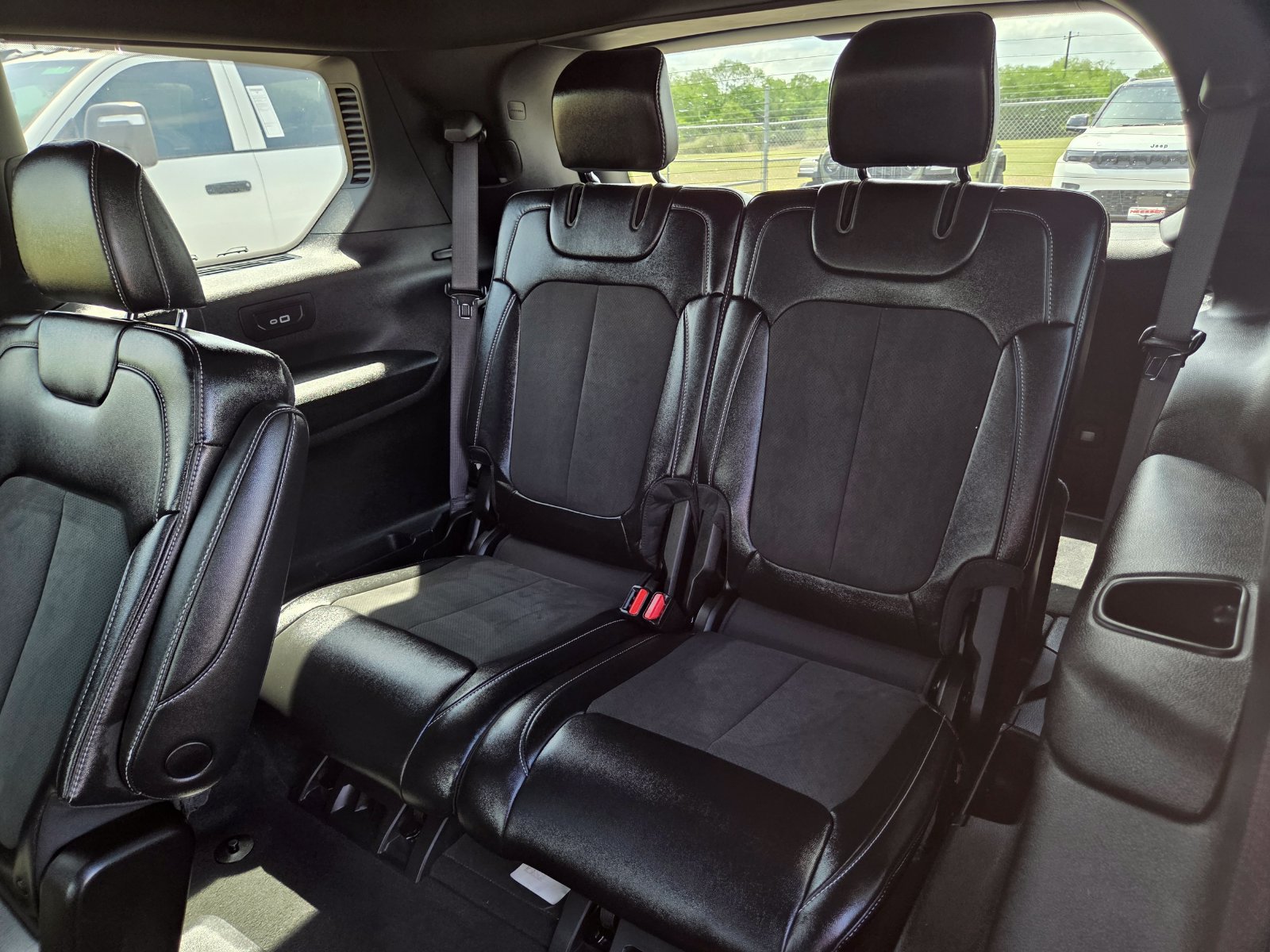 Used 2025 Jeep Grand Cherokee L Altitude AWD/4WD image 27
