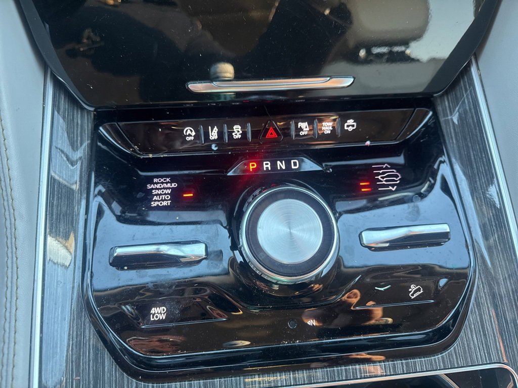 Used 2022 Jeep Wagoneer Series III w/ Premium Group I image 10