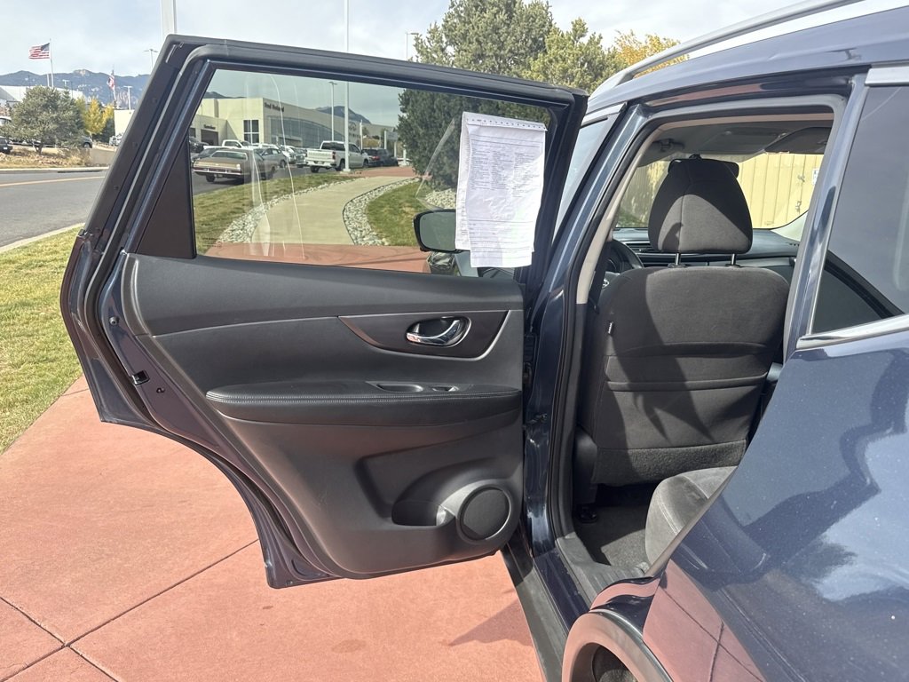 Used 2015 Nissan Rogue SV w/ SV Premium Package image 17