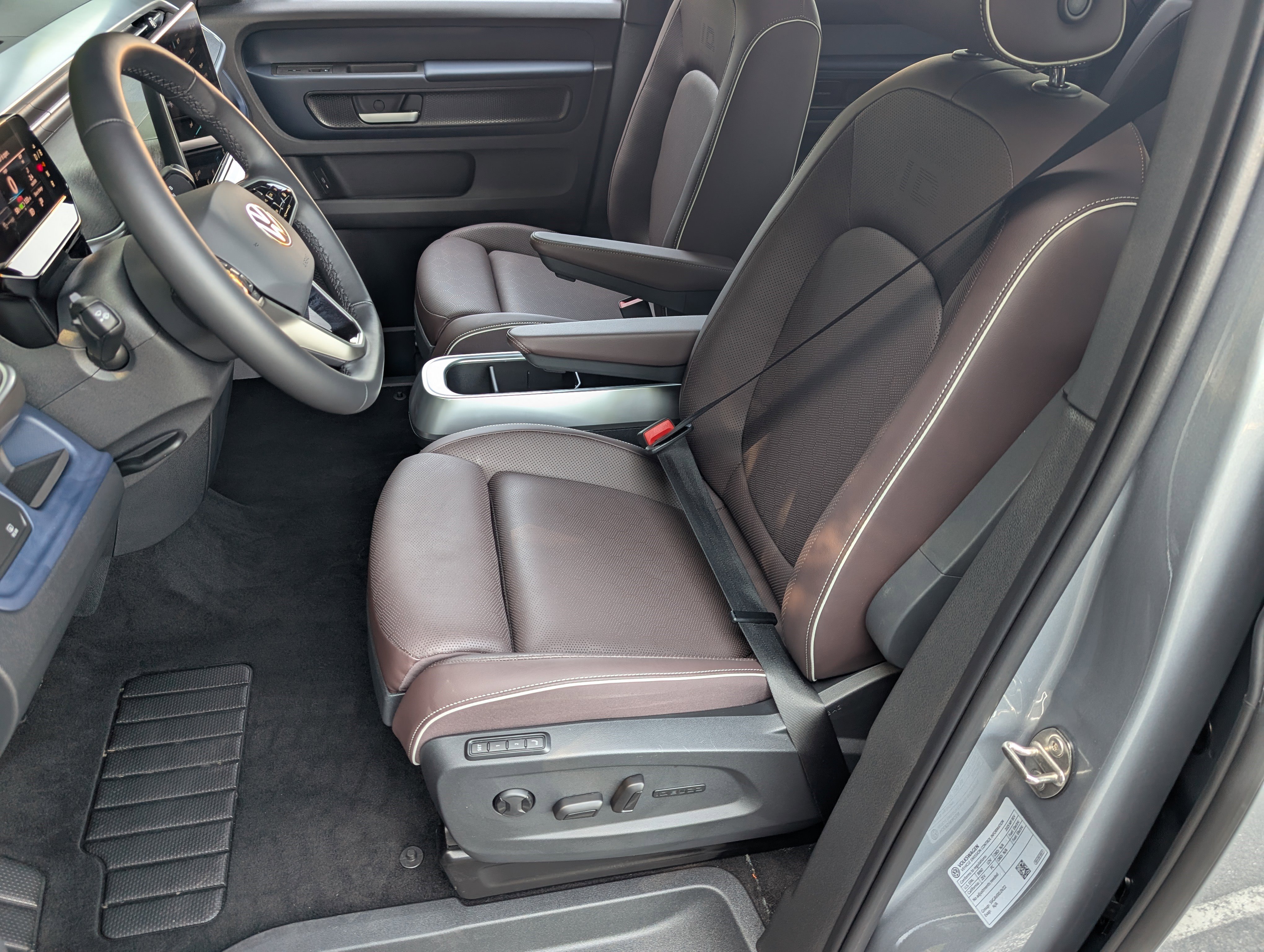 Used 2025 Volkswagen ID. Buzz Pro S Plus RWD image 17