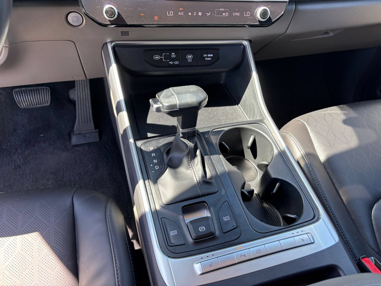 Used 2026 Kia Carnival FWD image 44