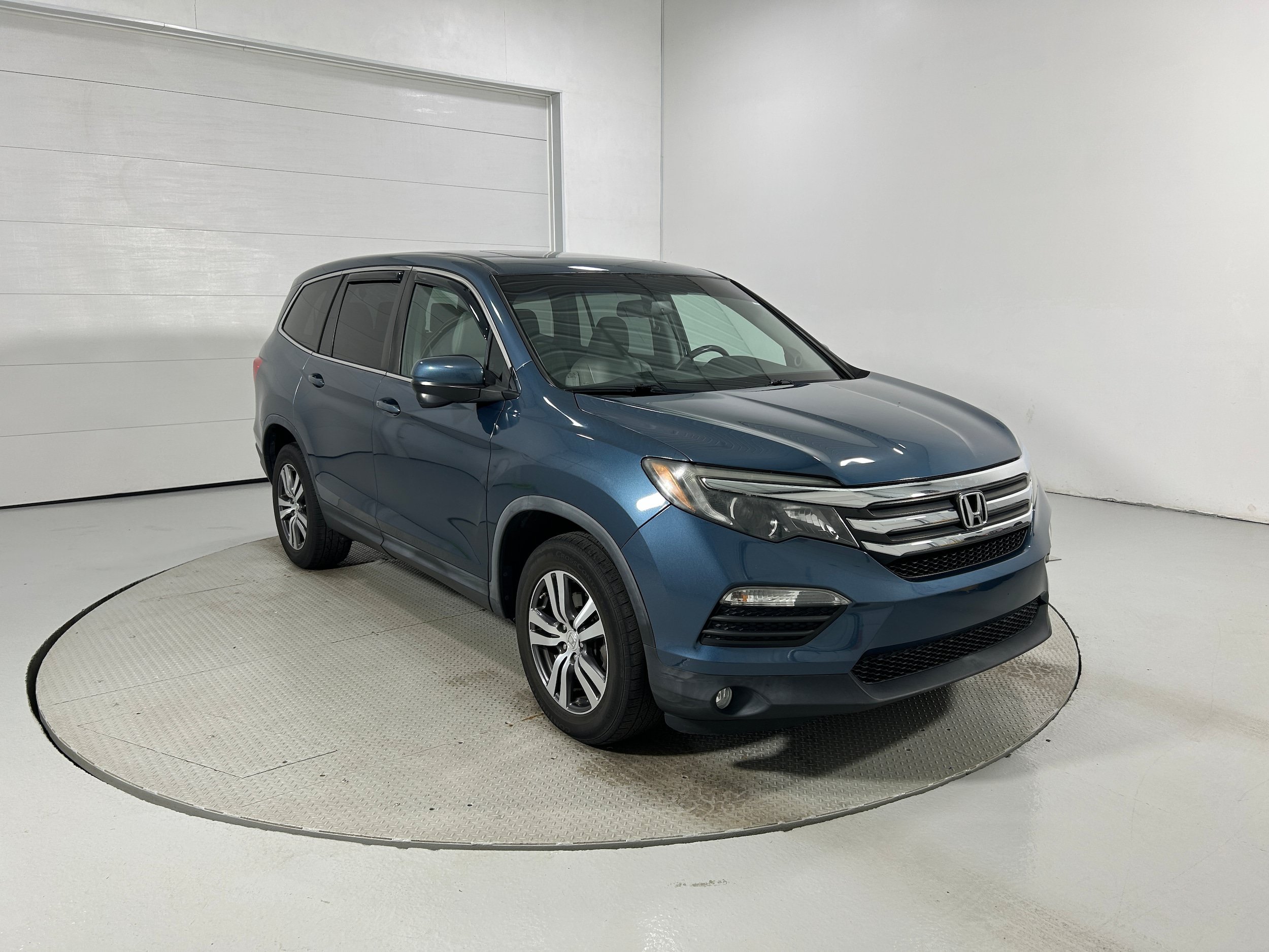 Used 2017 Honda Pilot EX-L image 2