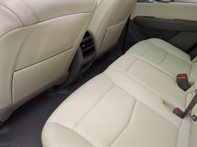 Certified 2024 Cadillac XT5 Premium Luxury w/ LPO, Floor Liner Package AWD/4WD image 23