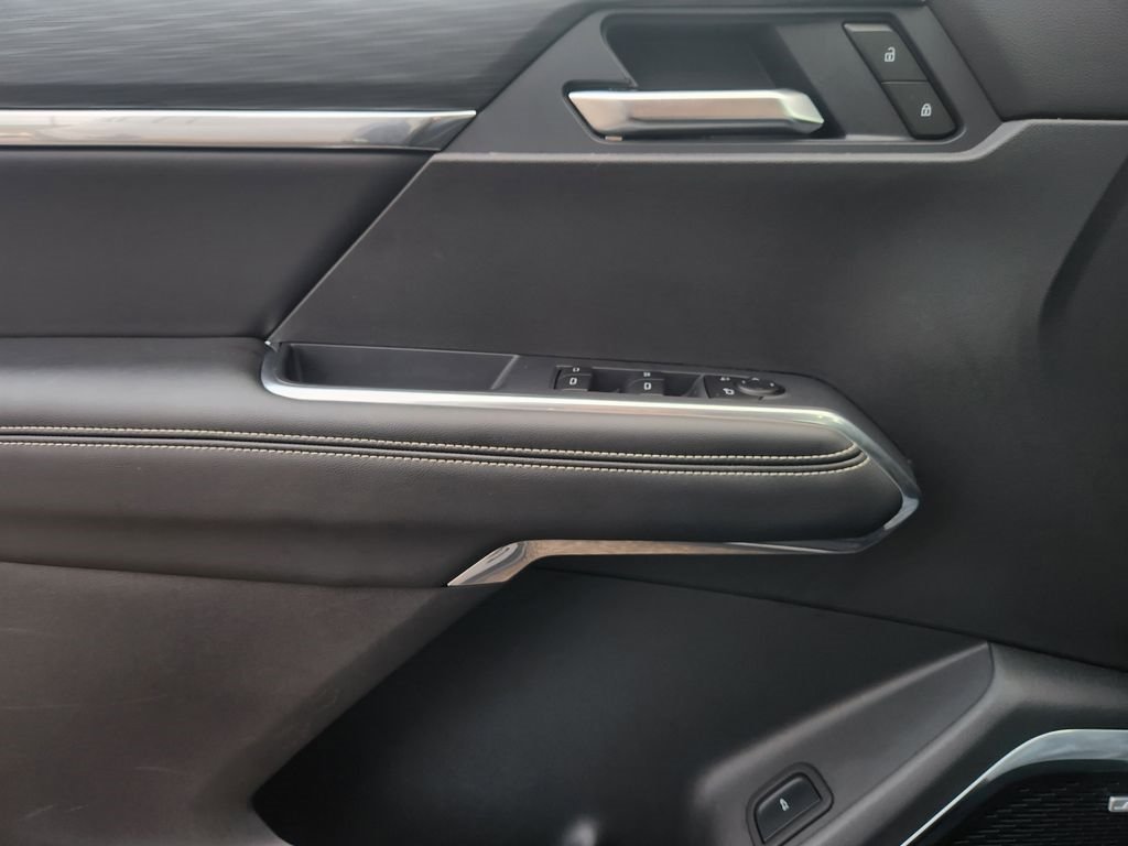 Used 2025 GMC Acadia Elevation FWD image 25