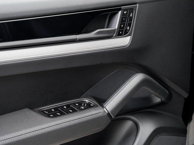 New 2026 Porsche Cayenne S image 8