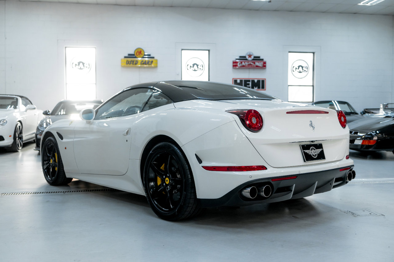Used 2016 Ferrari California T image 15