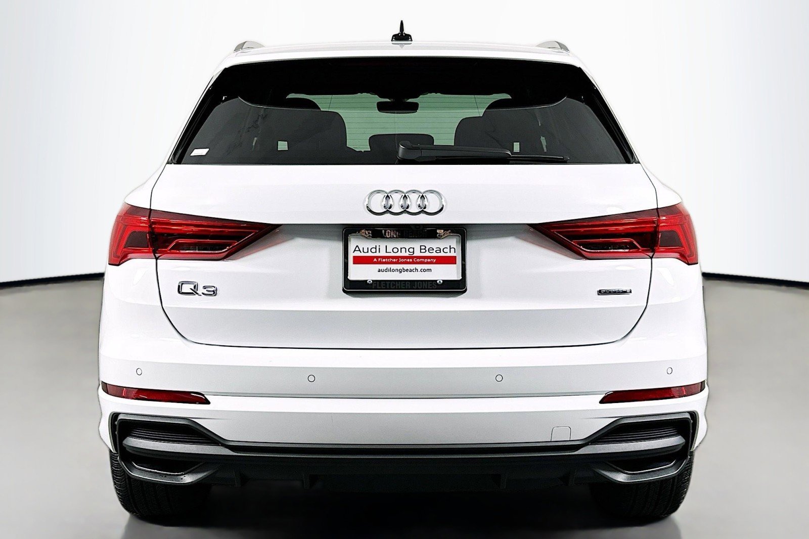 Used 2025 Audi Q3 2.0T Premium w/ Convenience Package image 3