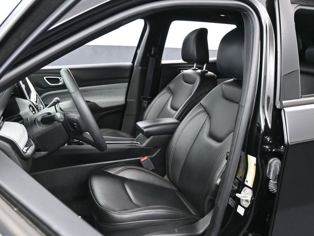 Used 2024 Jeep Compass Latitude image 10