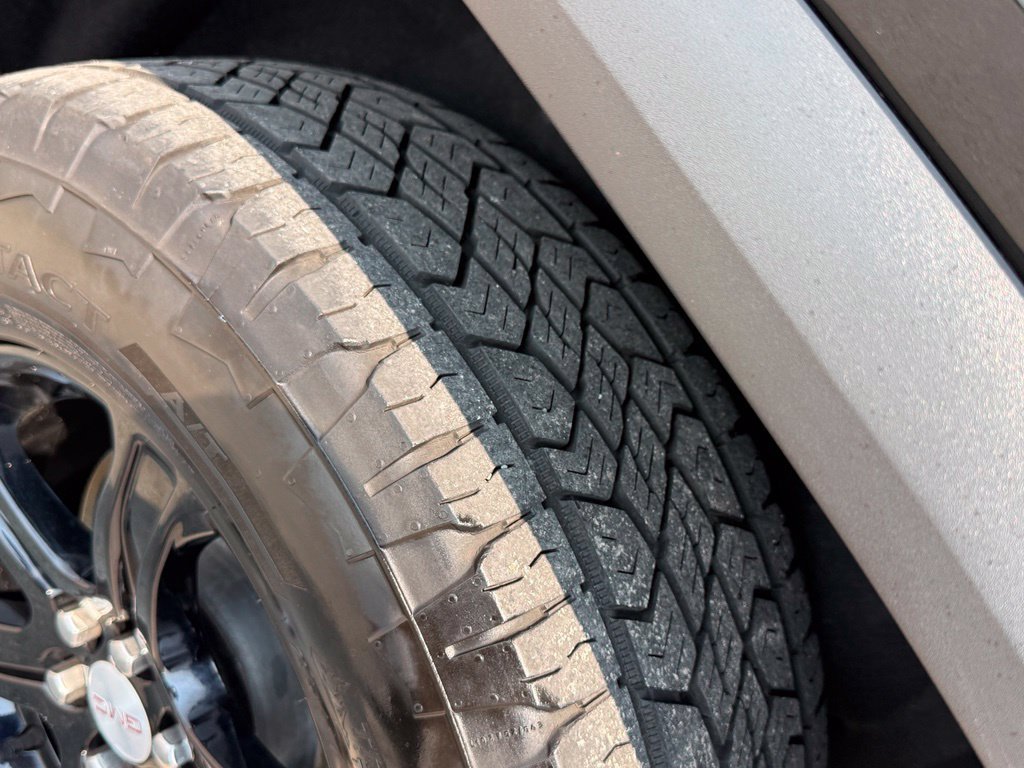Used 2023 GMC Acadia AT4 w/ Technology Package AWD/4WD image 43