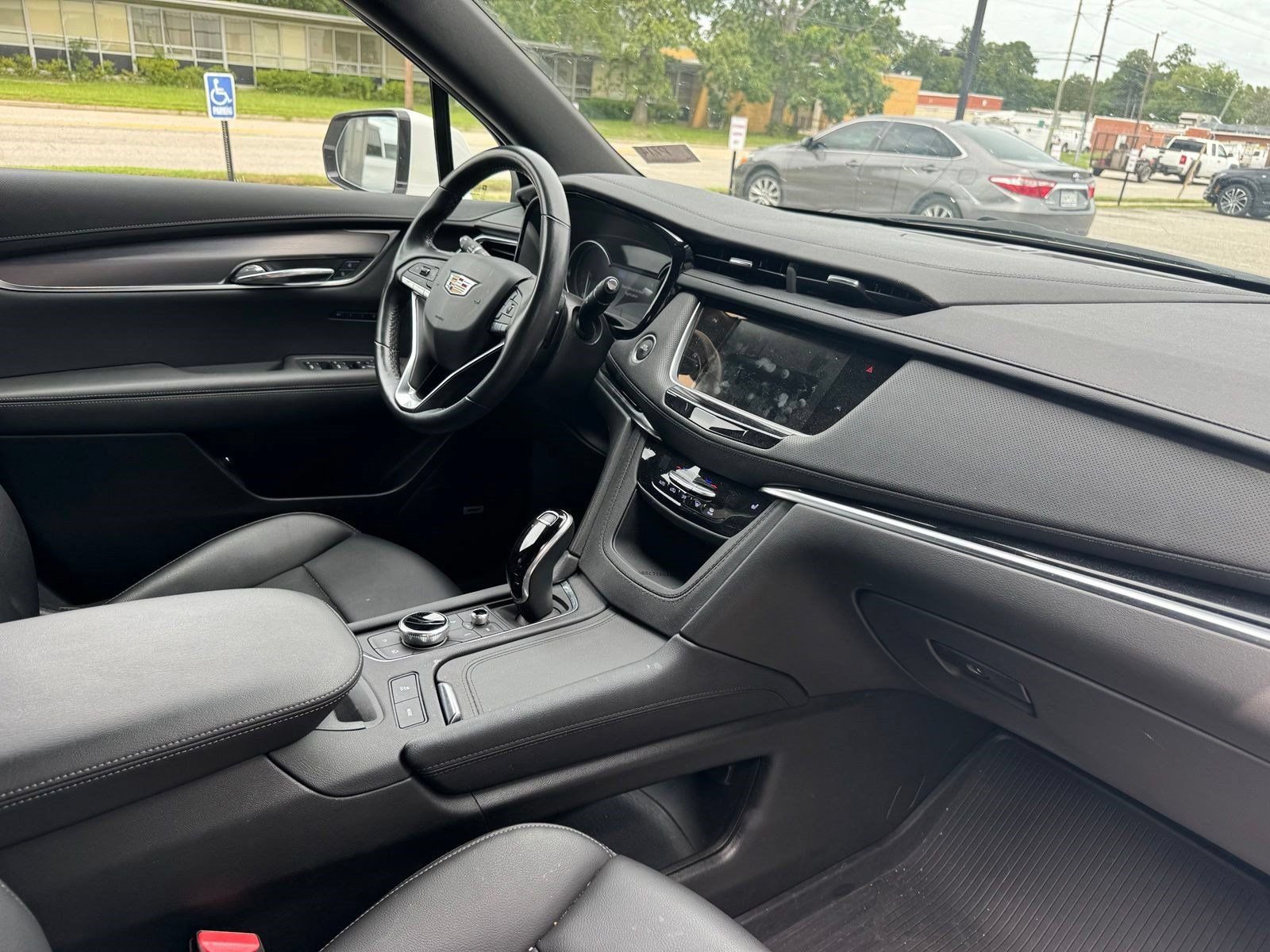 Certified 2024 Cadillac XT6 Luxury w/ LPO, Floor Liner Package AWD/4WD image 27