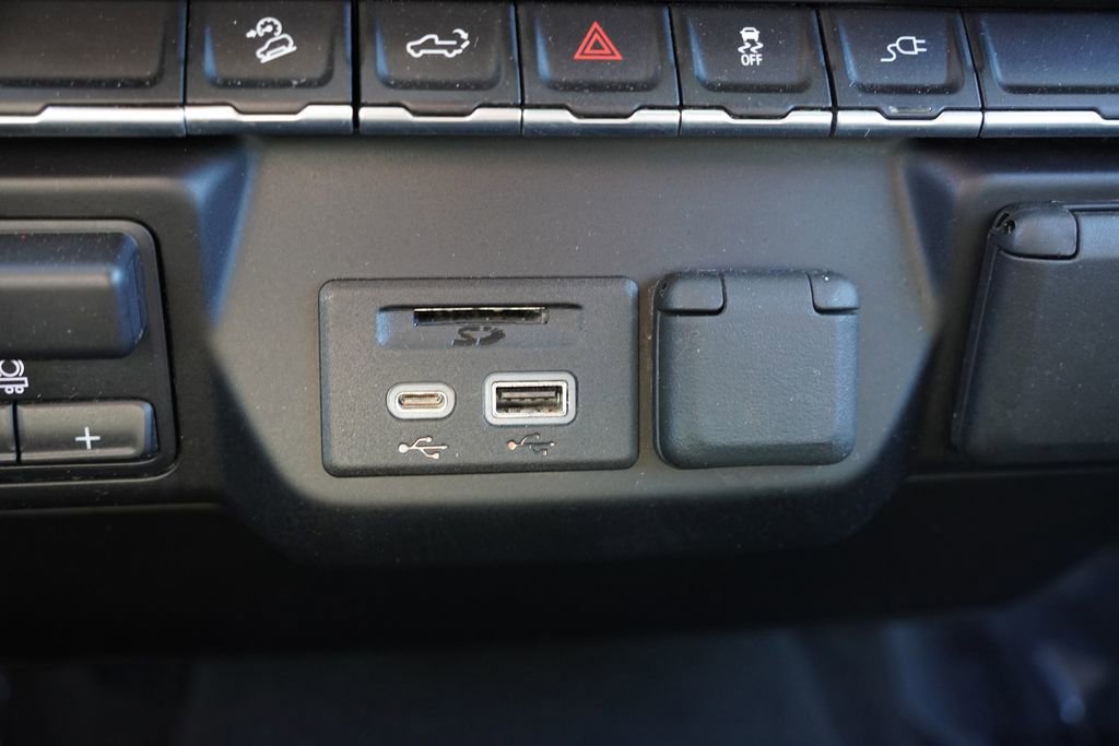 Certified 2022 Chevrolet Silverado 3500 LTZ w/ Gooseneck/5TH Wheel Package image 31