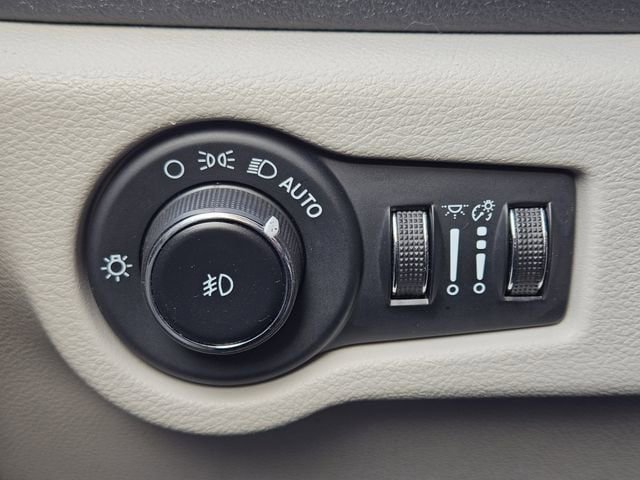Used 2023 Chrysler Pacifica Limited image 22