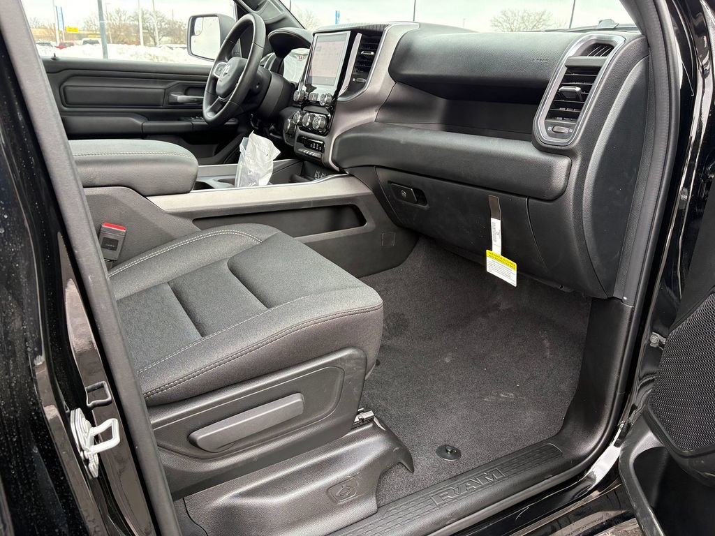 New 2026 RAM 1500 Express AWD/4WD image 10