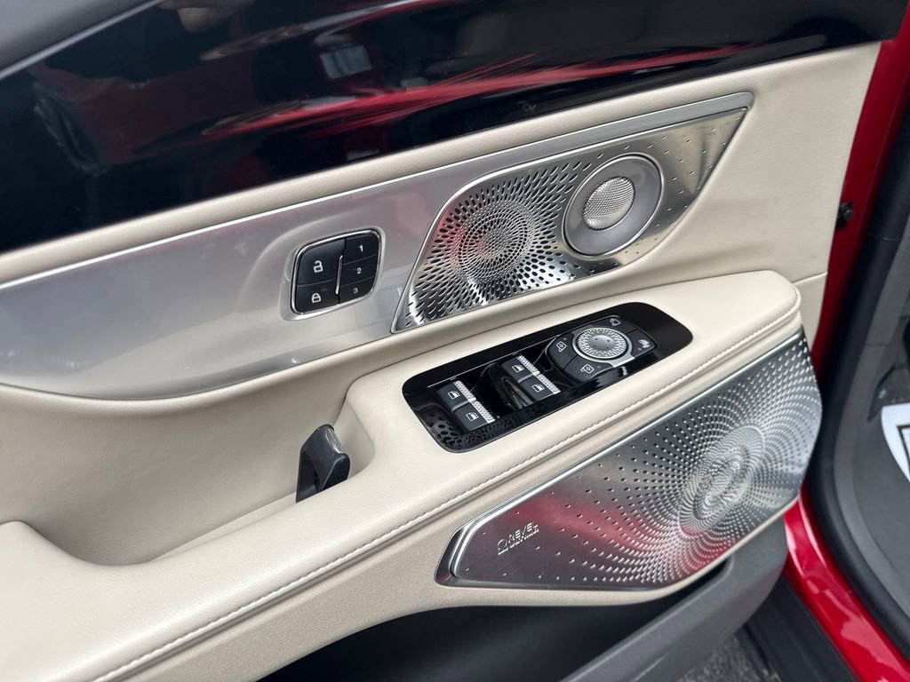 Used 2025 Lincoln Nautilus Reserve image 31