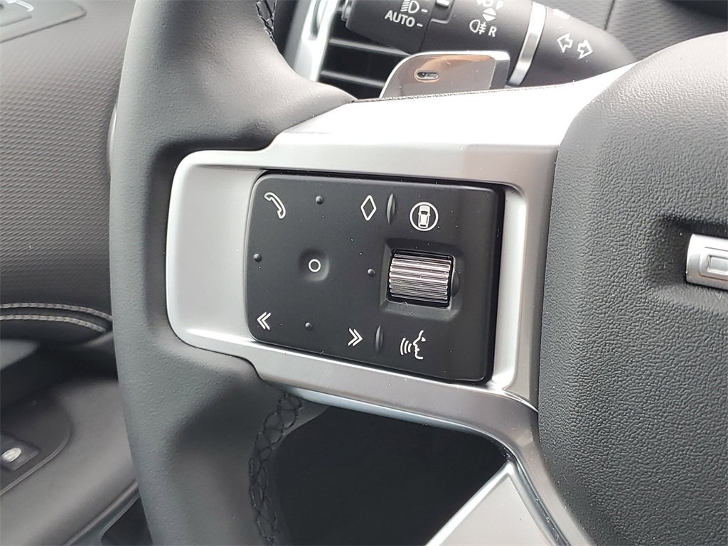 New 2025 Land Rover Discovery Dynamic SE image 15