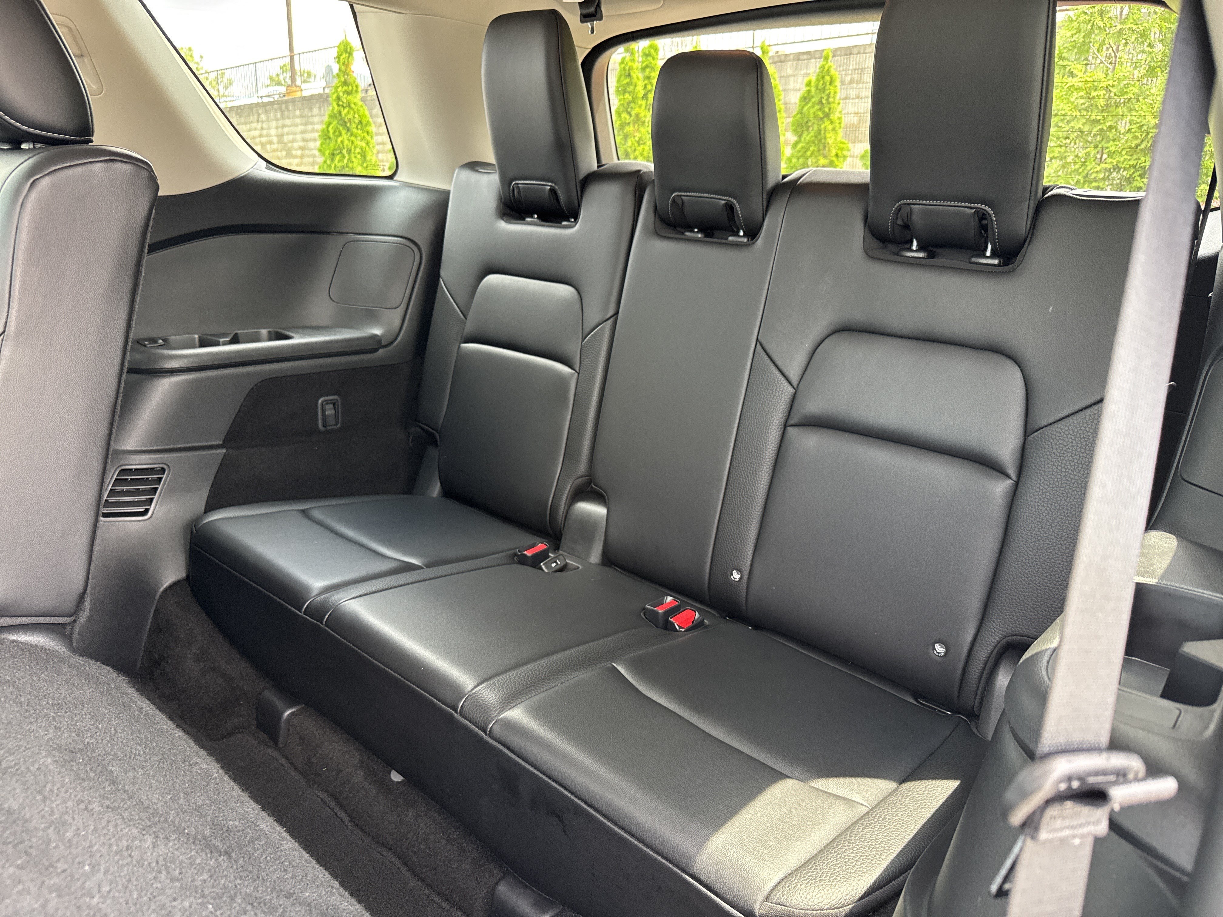 Used 2024 Nissan Pathfinder SL FWD image 28