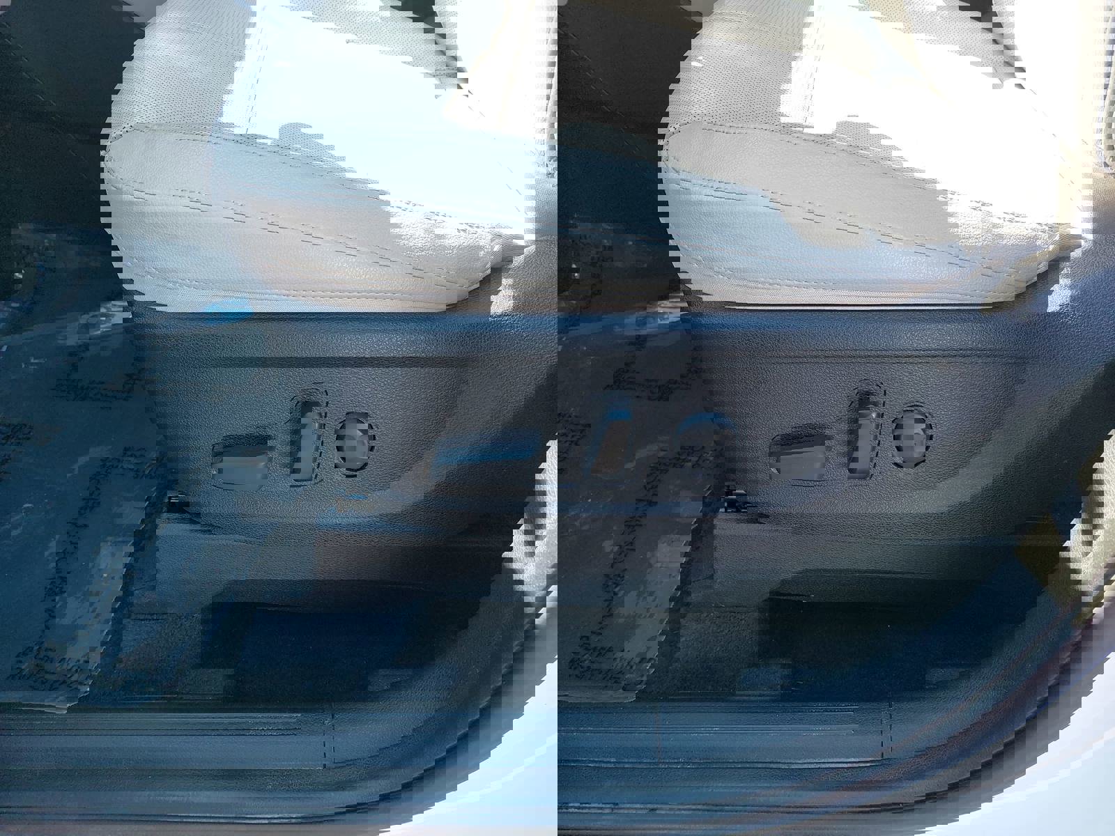 Used 2022 Kia Telluride EX w/ EX Premium Package image 30