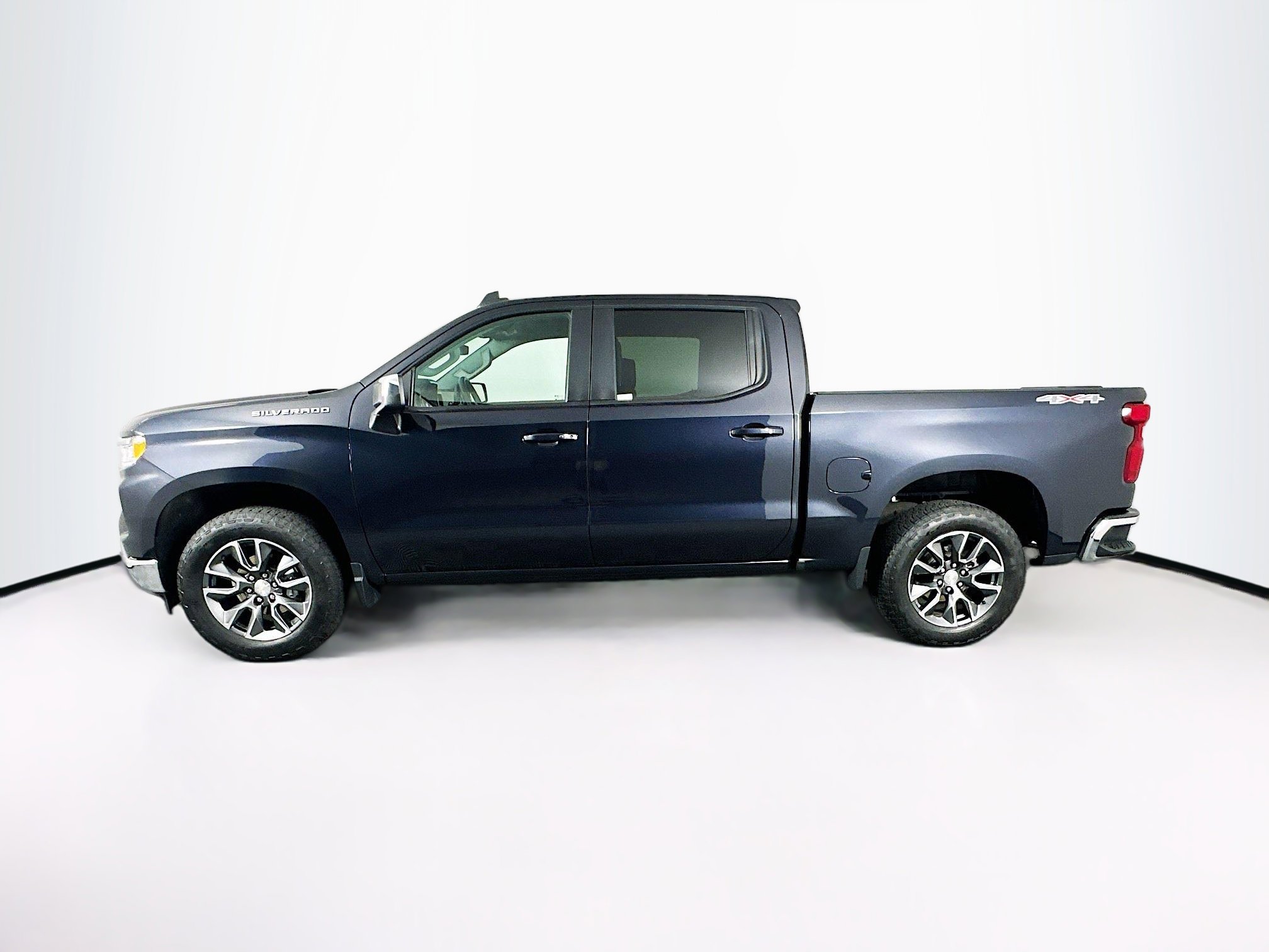 Used 2023 Chevrolet Silverado 1500 LT AWD/4WD image 4