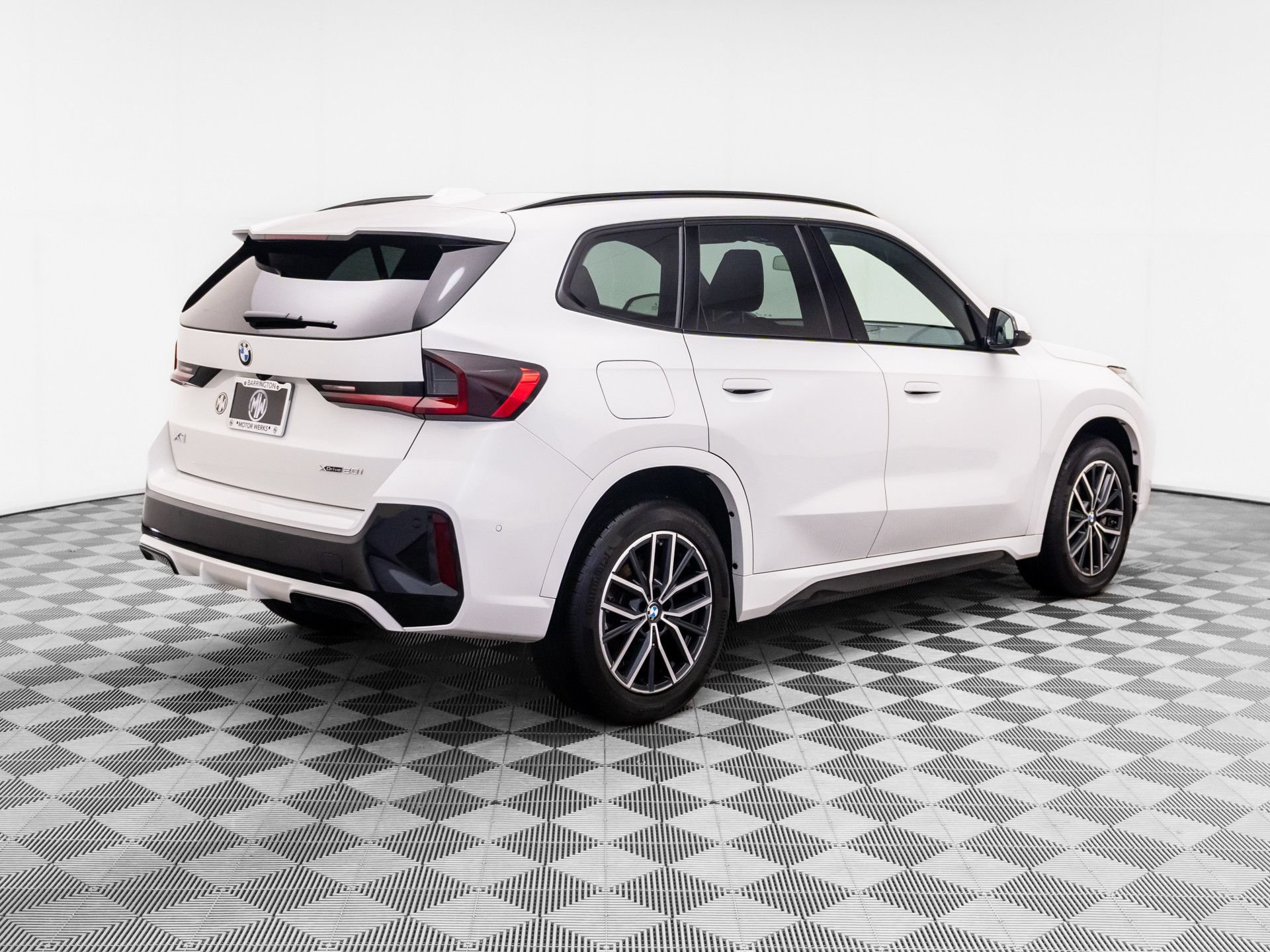 Used 2024 BMW X1 xDrive28i w/ M Sport Package AWD/4WD image 5