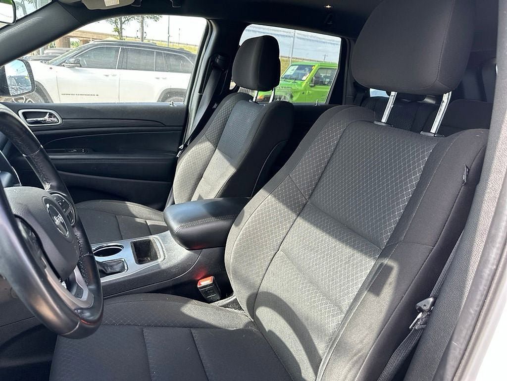 Used 2021 Jeep Grand Cherokee Laredo RWD image 7