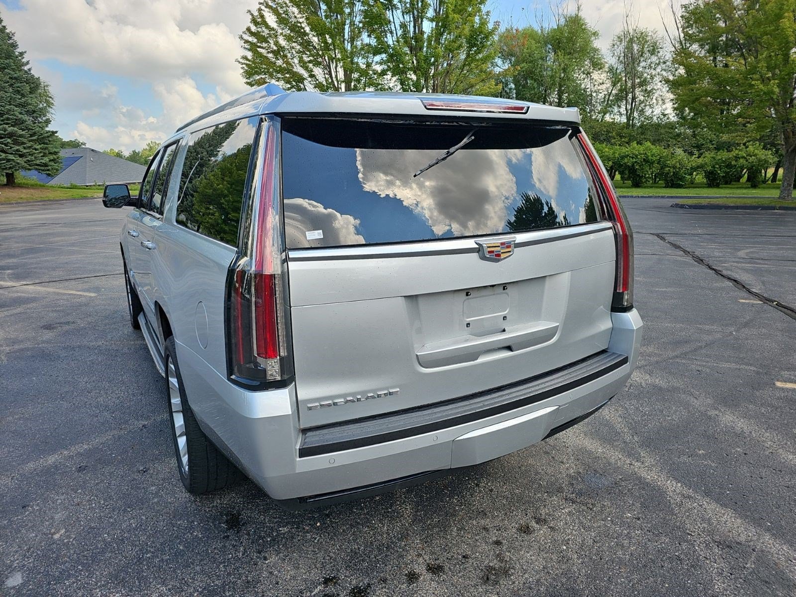 Used 2016 Cadillac Escalade ESV Luxury AWD/4WD image 3